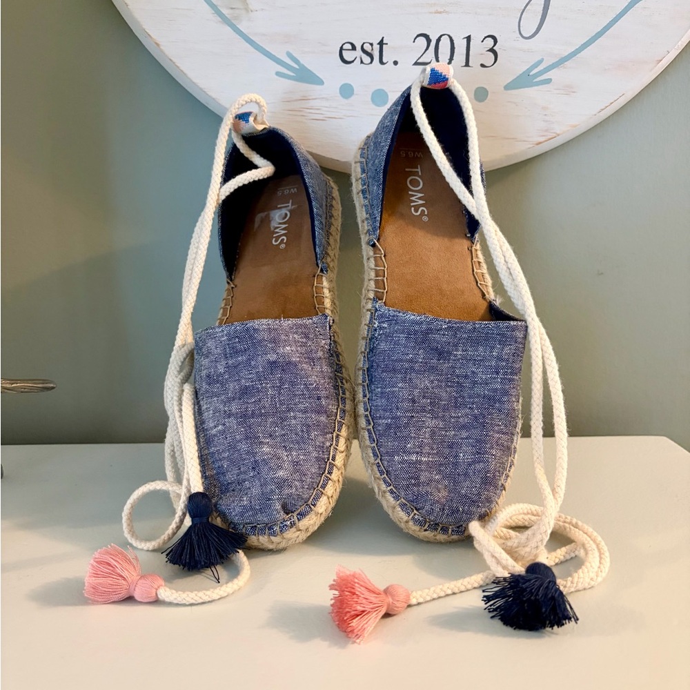 NWOT Toms Katalina Espadrille with Lace Up Rope Ties and Tassel Accent